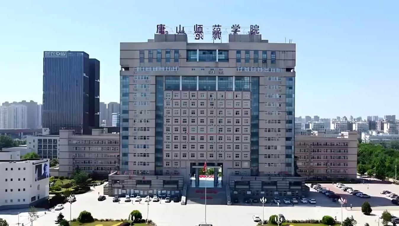 《远东漫画》应邀走进唐山师范学院举办四场专题讲座